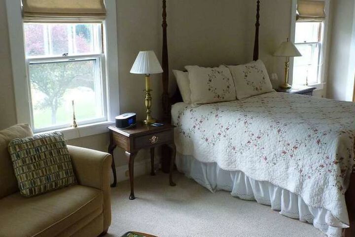 THE TRUMBULL HOUSE BED AND BREAKFAST