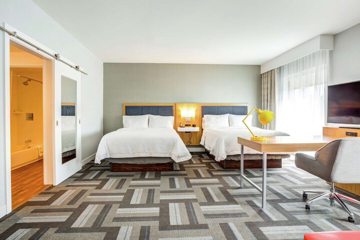 Hampton Inn & Suites Boston / Waltham