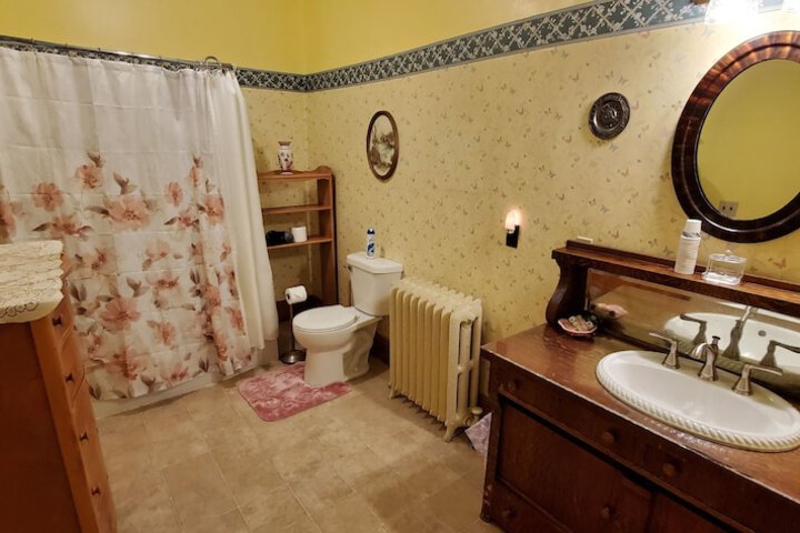 Room 64 of 80