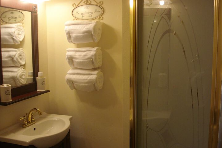 Room 18 of 48