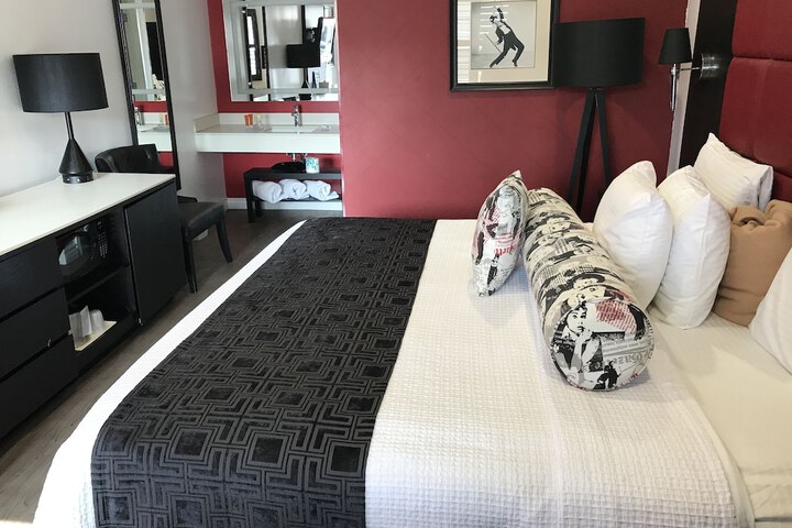 Room 18 of 37