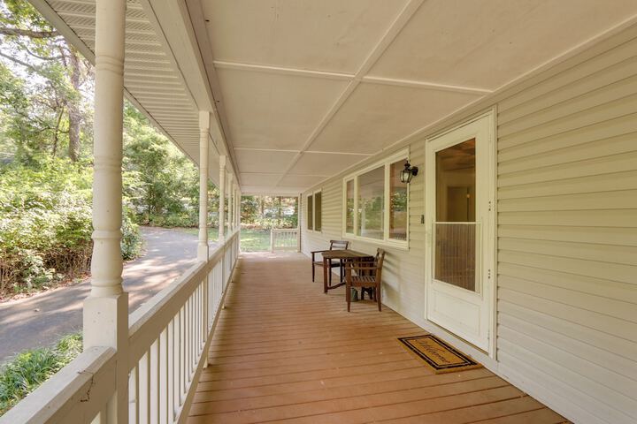 Harpers Ferry Cabin - Walk to Private Lake!