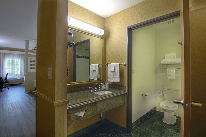 Room 32 of 64