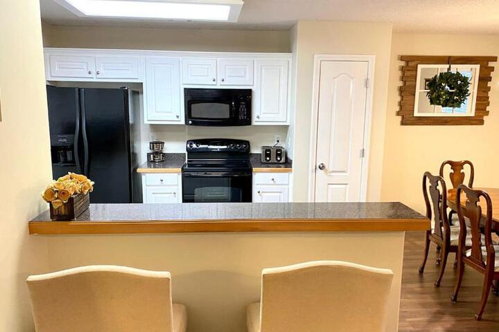Spacious & comfy home in ultra-convenient location 2025 Traveller Award Winner