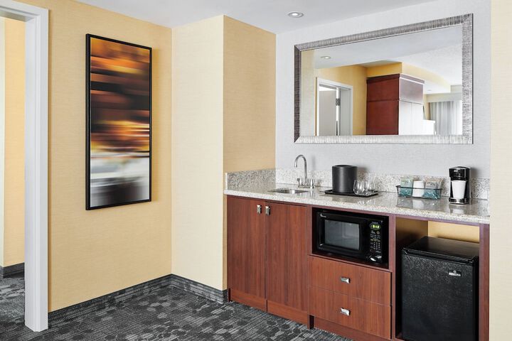 Courtyard by Marriott Newark Downtown