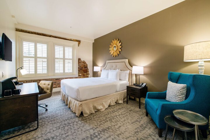 Room 46 of 104