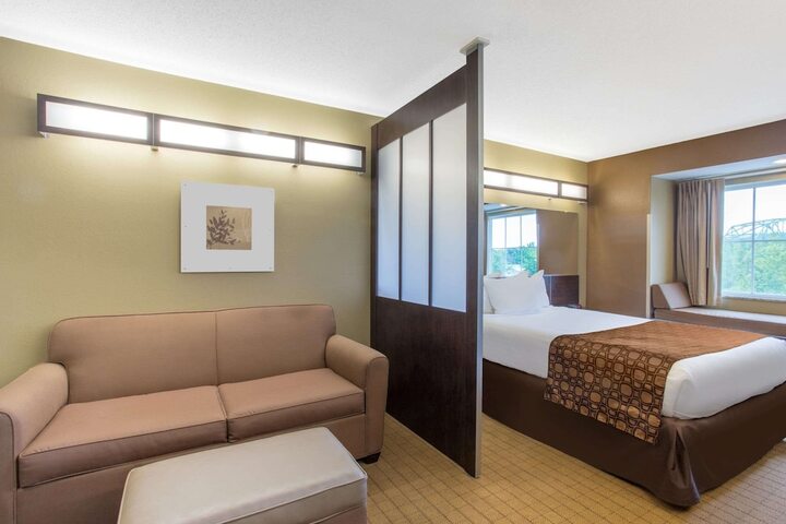 Room 10 of 38