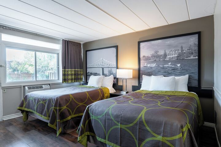 Super 8 by Wyndham Gananoque / Country Squire Resort