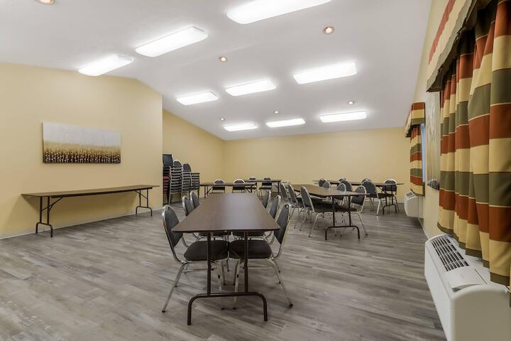 Econo Lodge Inn & Suites Yankton