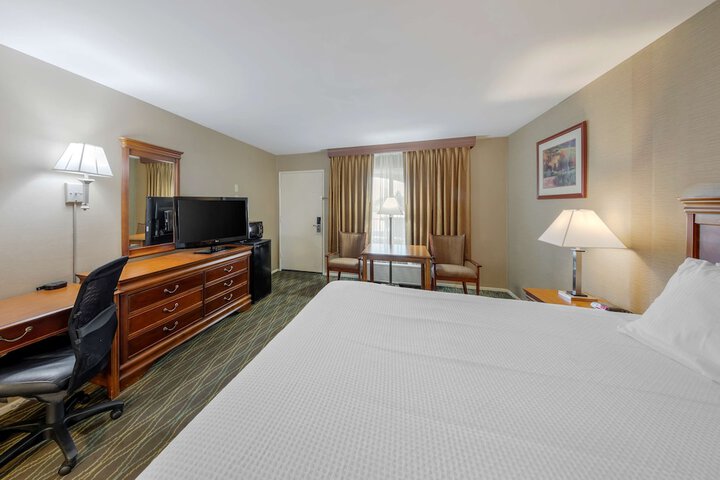 Room 18 of 36