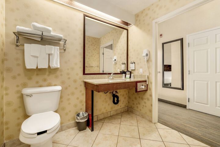 Room 95 of 200