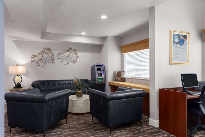 Microtel Inn & Suites by Wyndham Zephyrhills