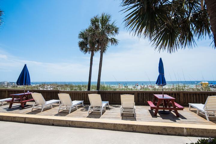 Sundeck 44 of 72
