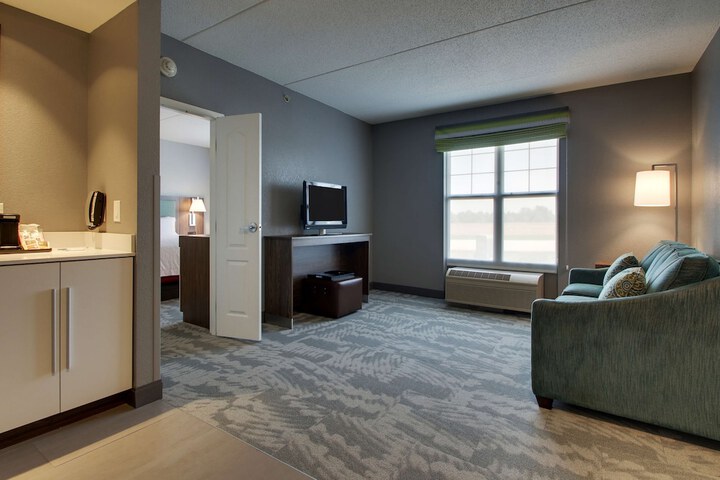 Hampton Inn & Suites Chicago / Aurora