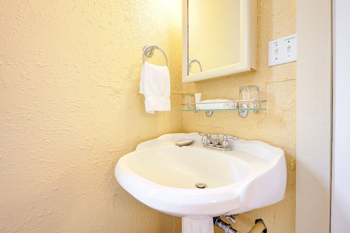 Room 9 of 59