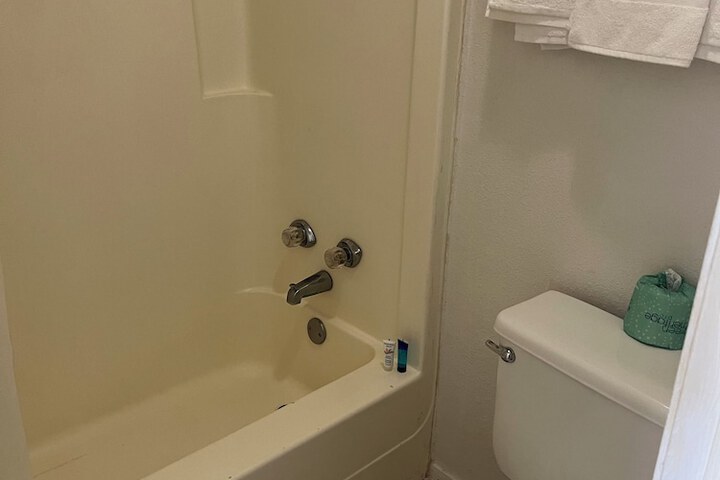 Glen Rose Inn and Suites