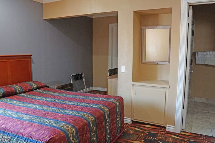 Room 30 of 39