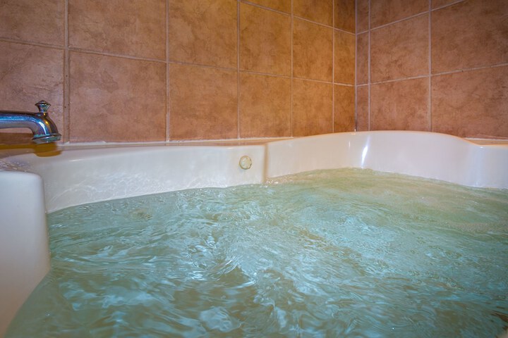 Hot Tub 51 of 66