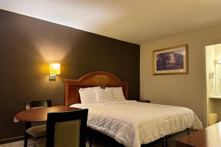 Room 14 of 16