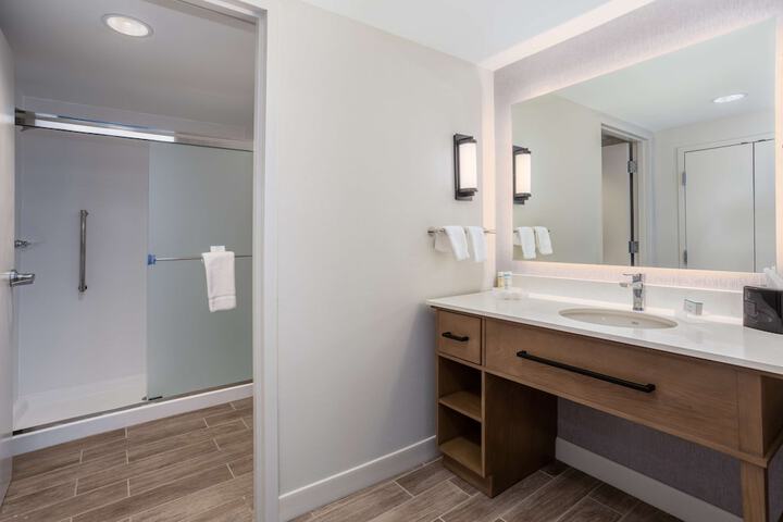 Room 15 of 26