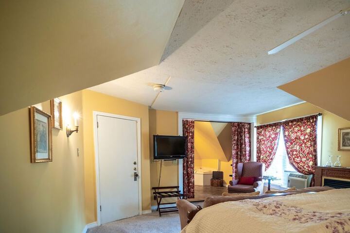 Room 44 of 242