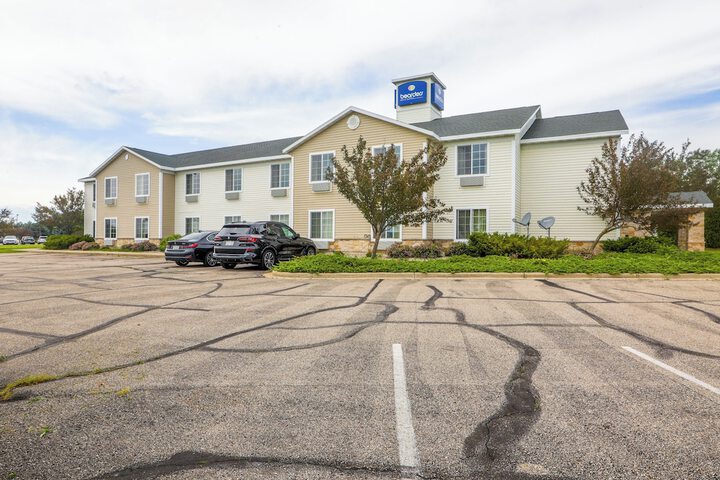 Evansville Inn & Suites by OYO