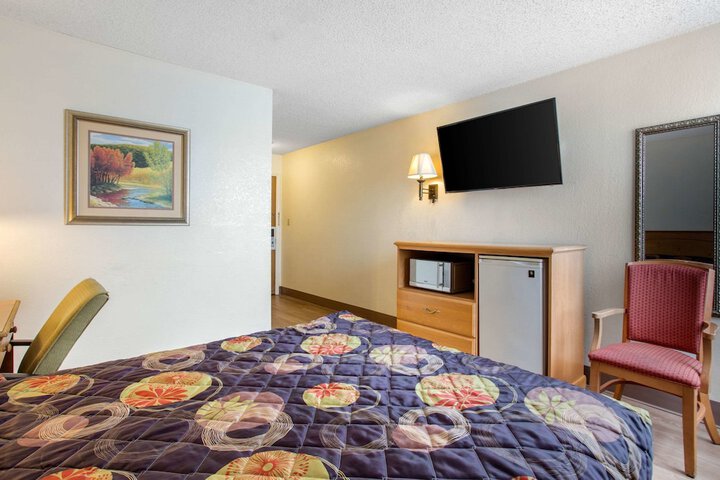 Room 18 of 32