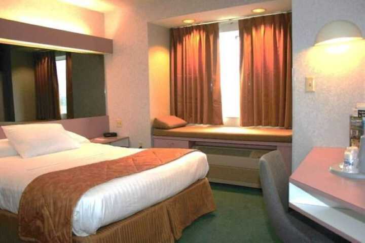 CenterWay Hotel Buffalo North Near University