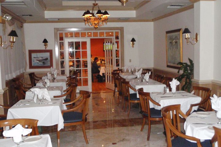 Chateaubleau Hotel