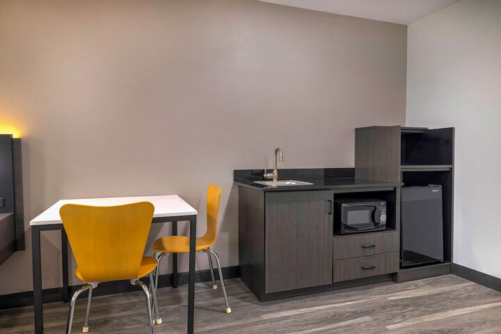 Room 6 of 25