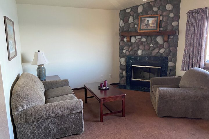 Horseshoe Bay Lodge