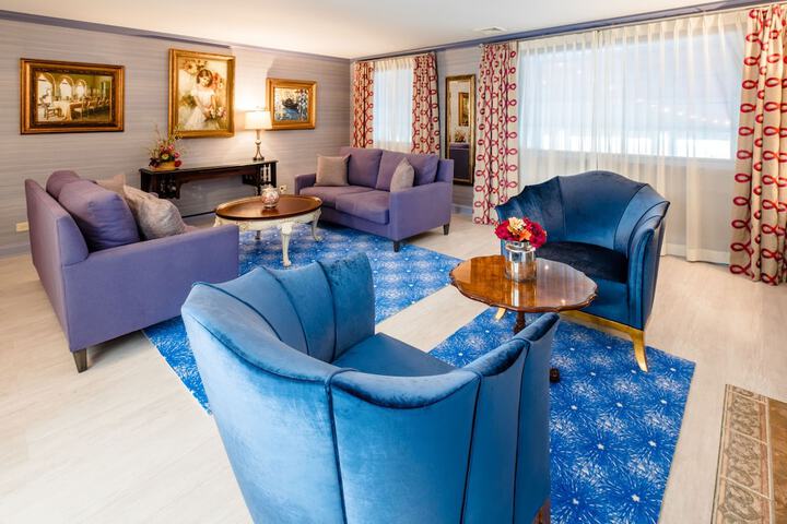 Room 44 of 187