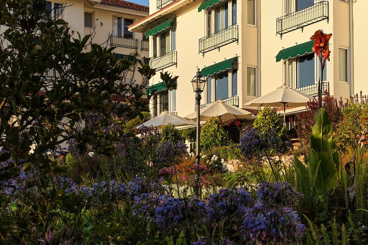 La Playa Hotel