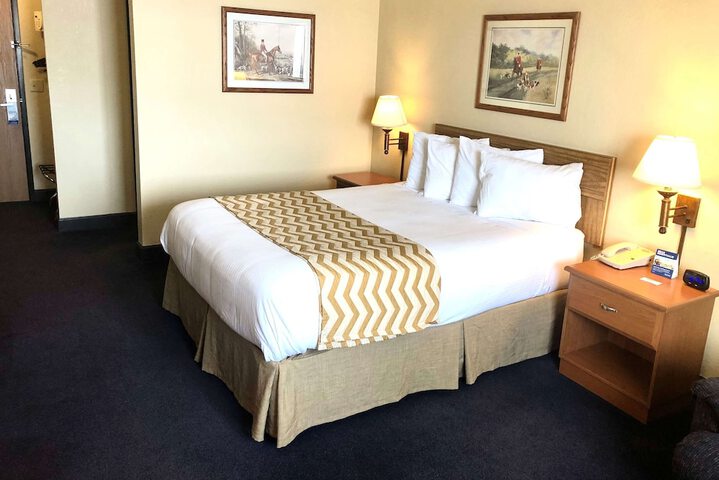 Room 5 of 9