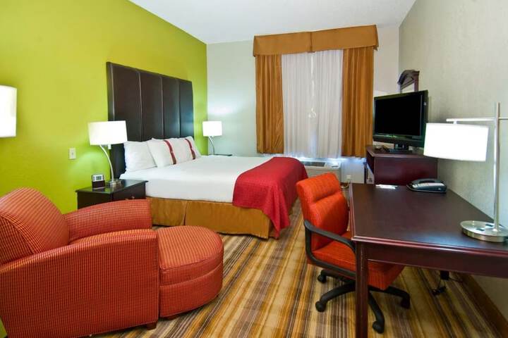Room 11 of 23