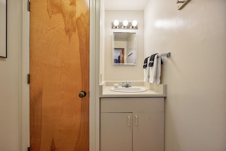 Room 103 of 152