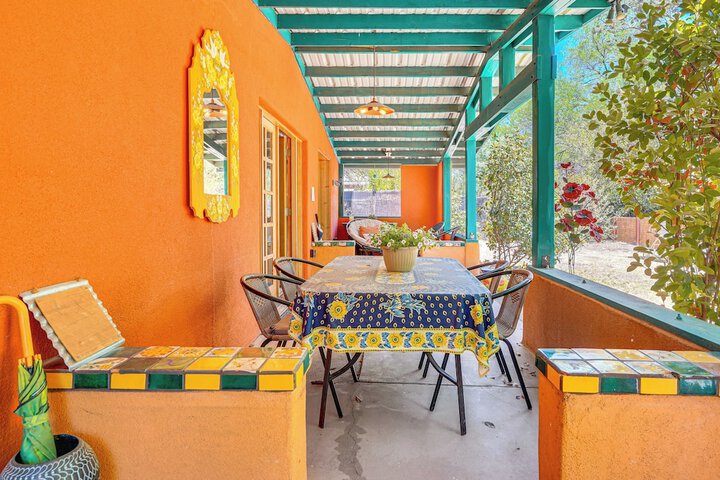 Casa Paloma Studio: Artsy & Airy w / Hot Tub Access