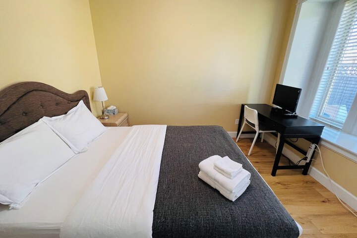 Room 7 of 20