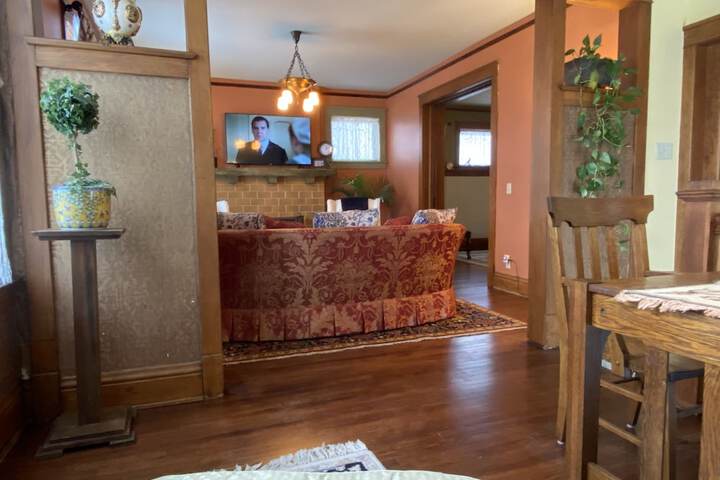Vineyard Mansion & Carriage House Bed & Breakfast