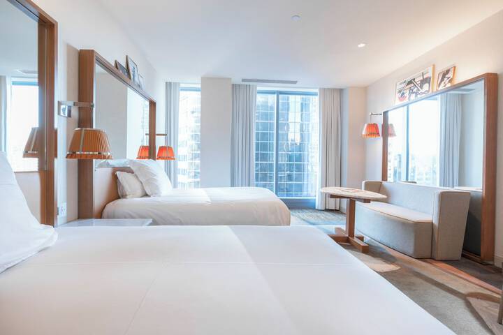 Room 60 of 142