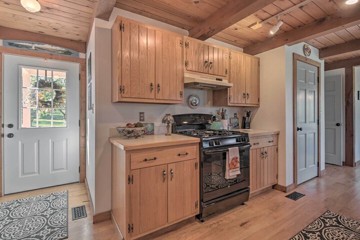 Lovettsville Cottage in Heart of Wine Country