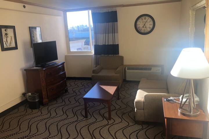 Room 11 of 36