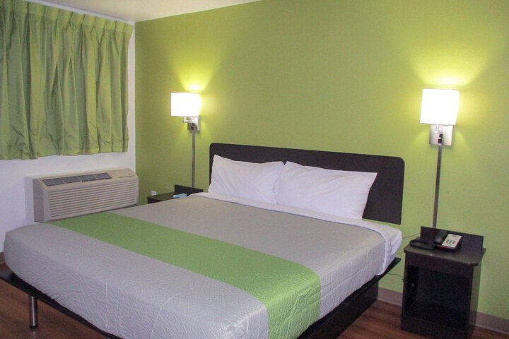Motel 6 North Olmsted OH - Cleveland