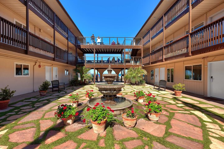 Hotel Exterior 56 of 69