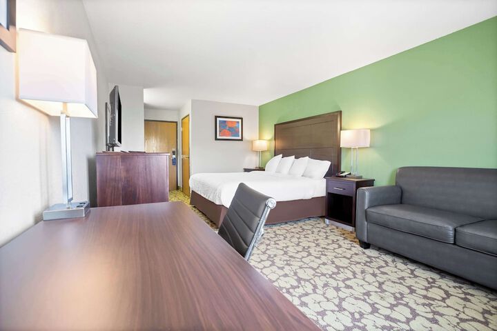 SureStay Plus Hotel by Best Western Bettendorf