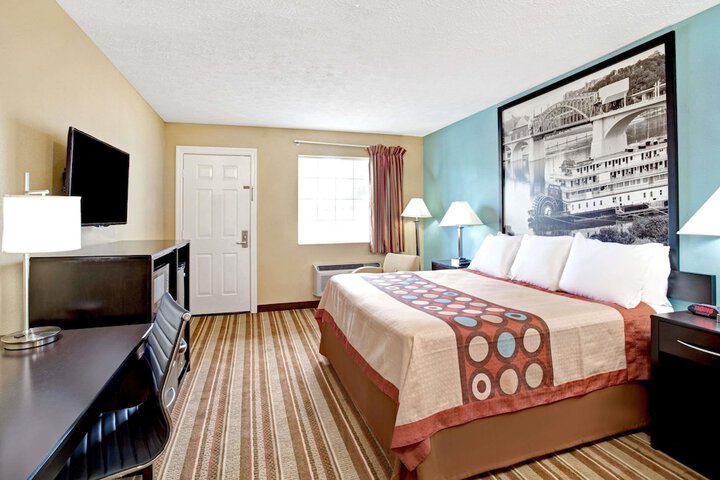 Room 28 of 37