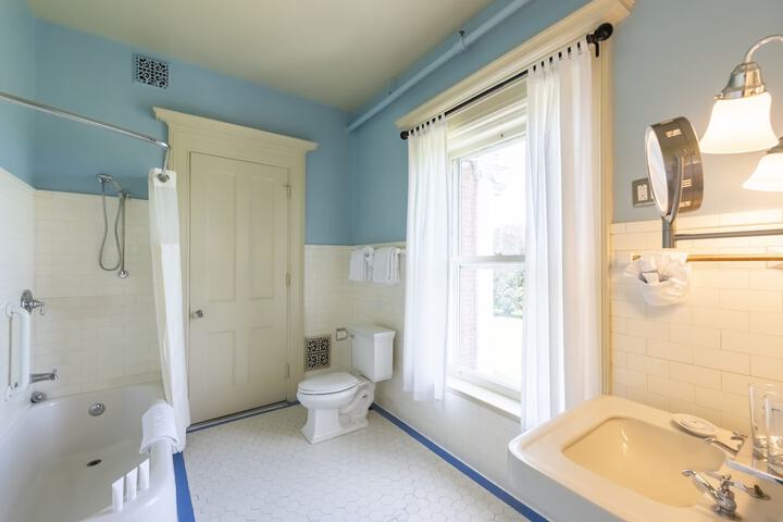 White Springs Manor a Belhurst Property