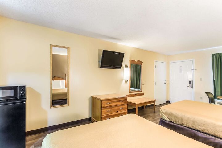 Room 12 of 16