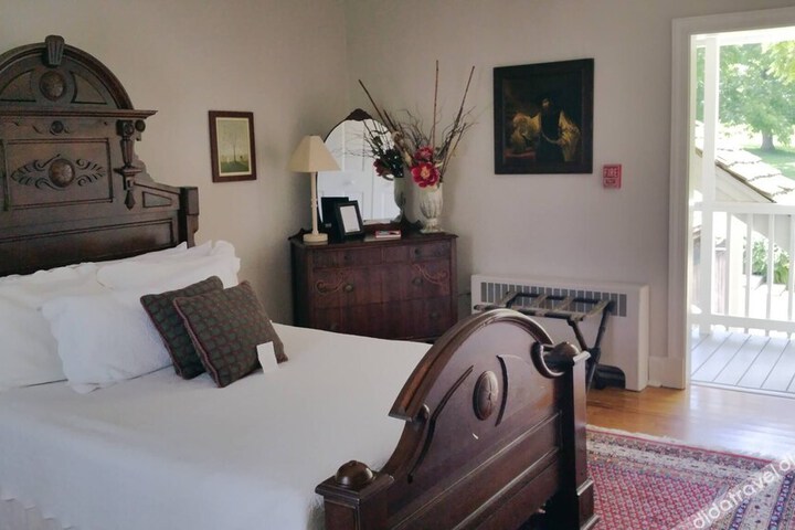 Inn at Stone Manor