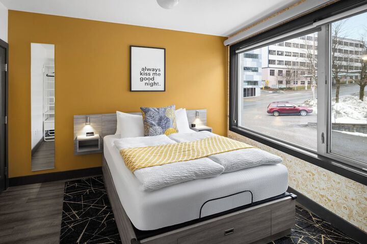 Room 100 of 158
